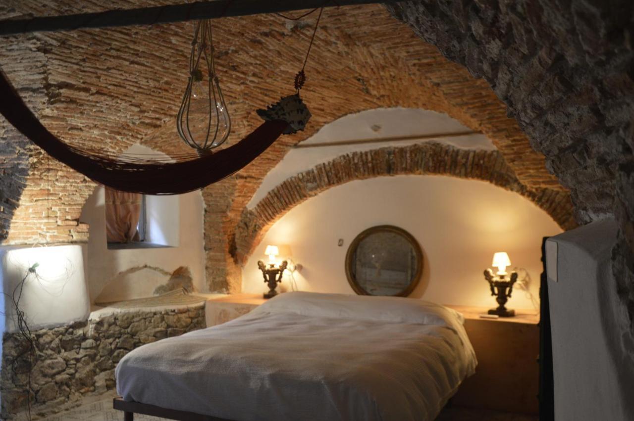 B&B Giardinidivale A 2 Chilometri Da Finale Ligure Borgio Verezzi Bilik gambar