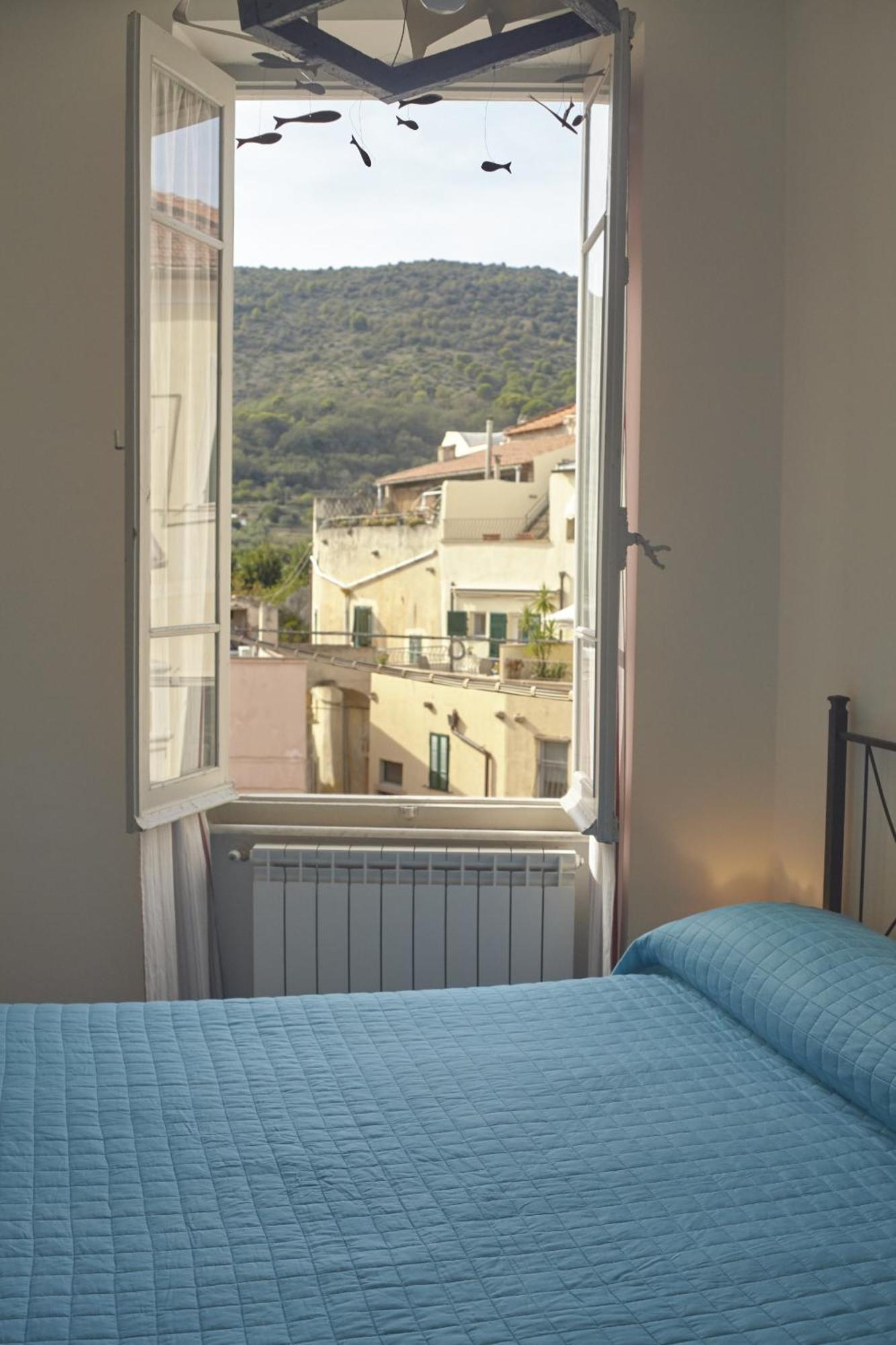 B&B Giardinidivale A 2 Chilometri Da Finale Ligure Borgio Verezzi Bilik gambar